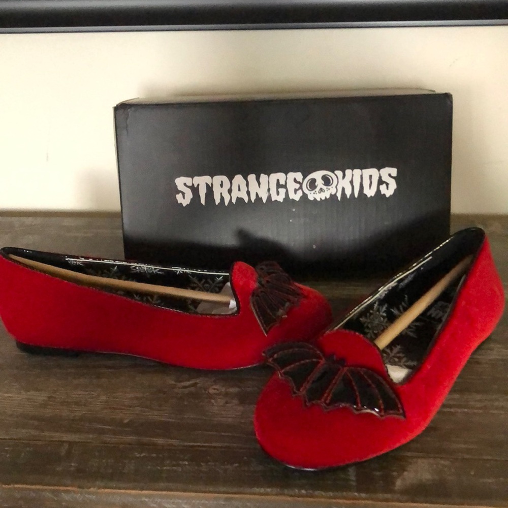 Strangecvlt Lydia Bat flat